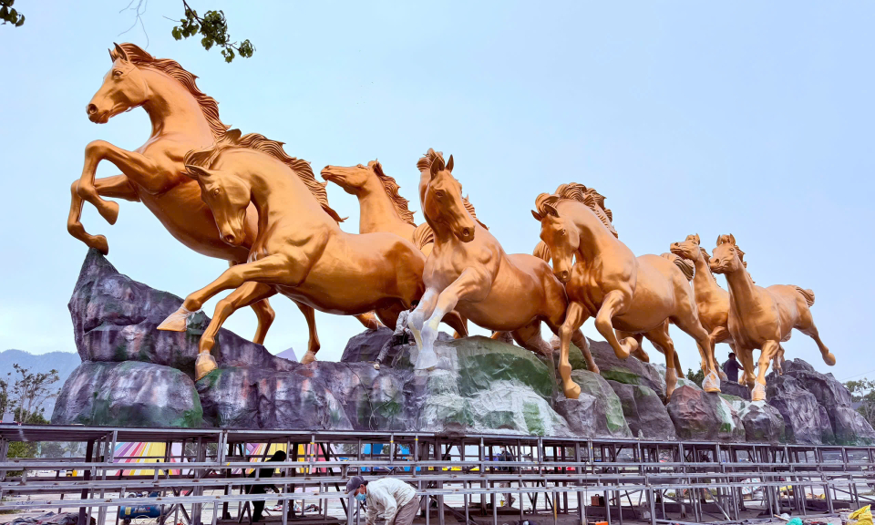 Lần đầu tiên Quảng Ninh tổ chức Đại lộ hoa và công nghệ ánh sáng bên Vịnh kỳ quan